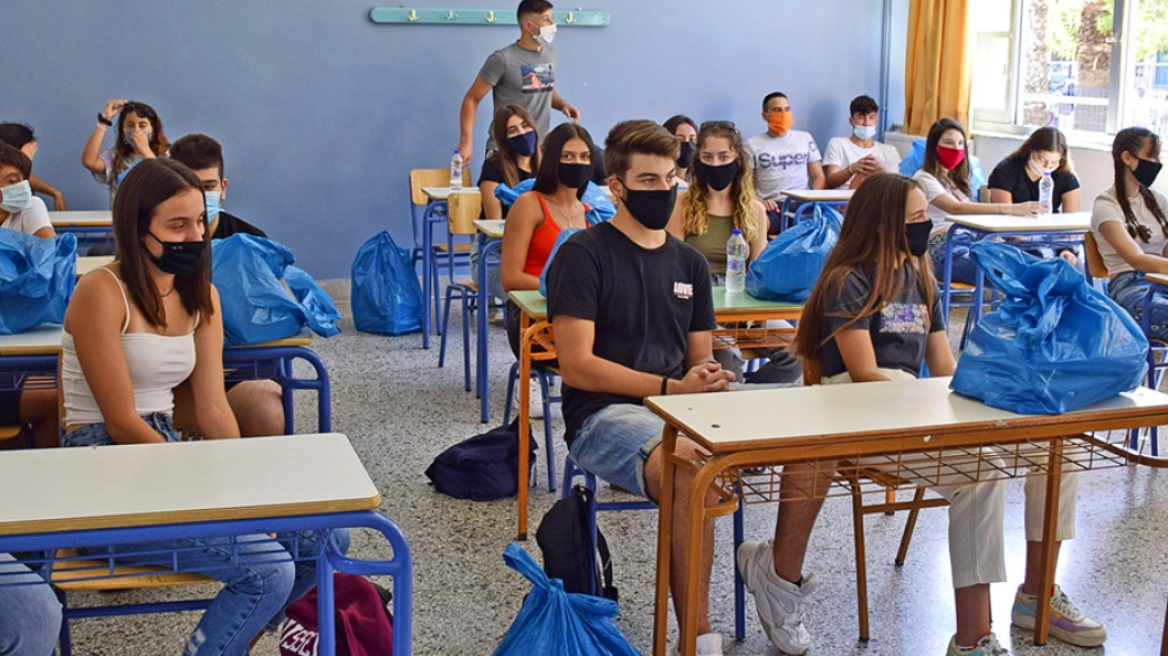 Σχολεία: Με δύο self test την εβδομάδα η επιστροφή στα θρανία για ανεμβολίαστους μαθητές, δύο rapid test για τους καθηγητές  