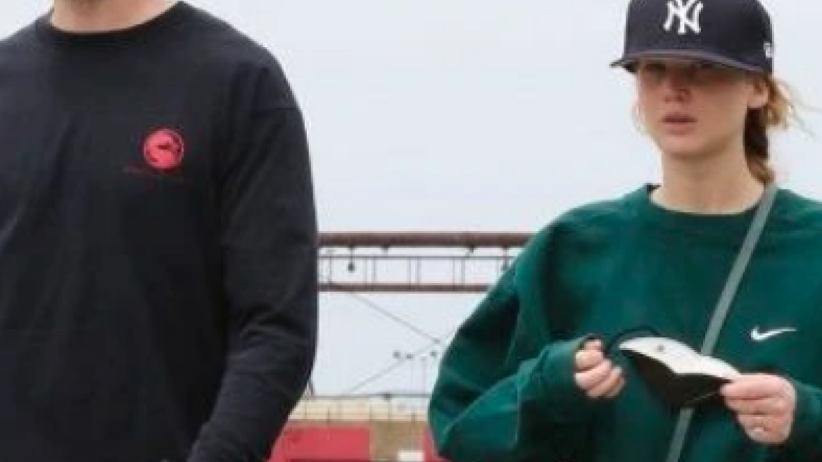 Τζένιφερ Λόρενς: Στυλάτη βόλτα στη Nέα Υόρκη μετά τα νέα της εγκυμοσύνης