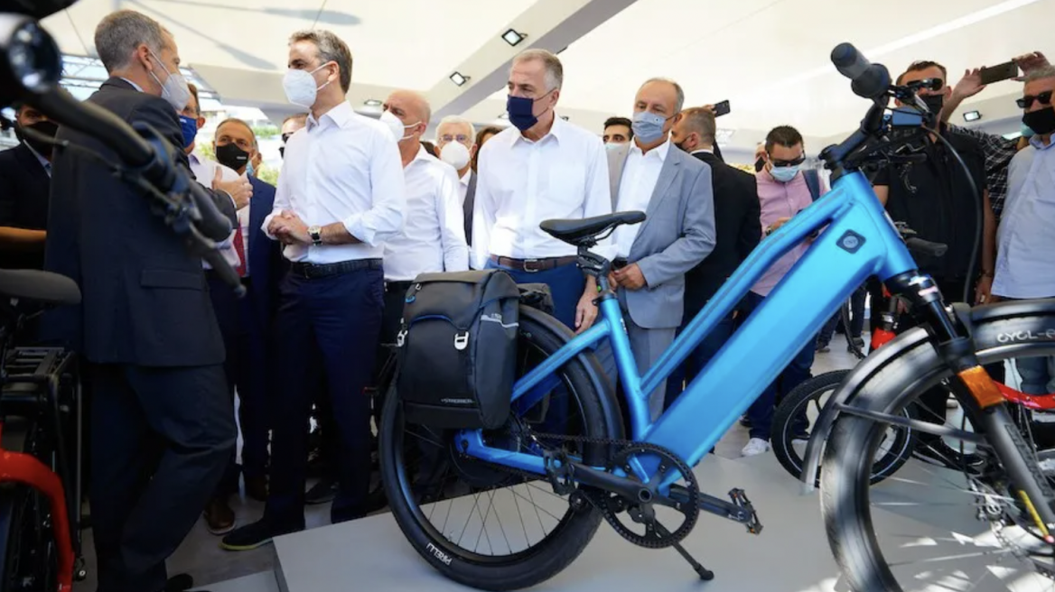 ΔΕΘ: Ο Μητσοτάκης και το ηλεκτρικό ποδήλατο…