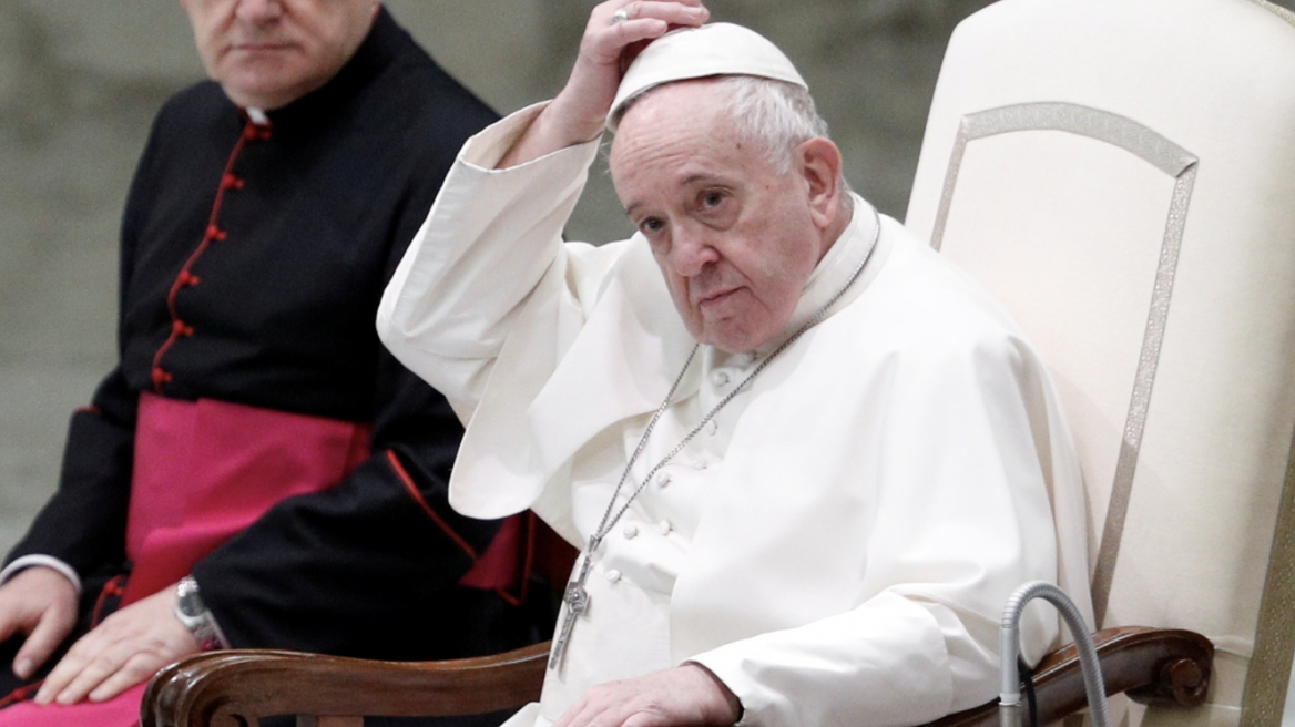 Δείτε το νέο απίστευτο, κατάμαυρο αυτοκίνητο του Πάπα... 