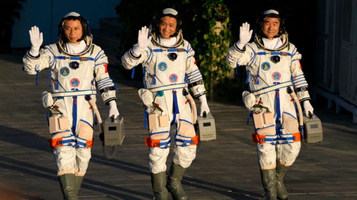 Στη Γη επέστρεψαν μετά απο τρεις μήνες οι πρώτοι αστροναύτες του κινεζικού διαστημικού σταθμού