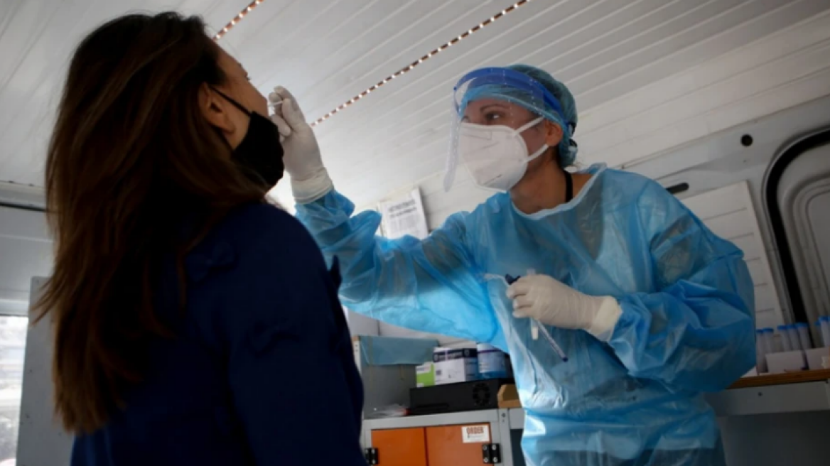 Μανωλόπουλος για μετάλλαξη Omicron: Μόνο με αυστηρότερα μέτρα θα μειωθούν τα κρούσματα