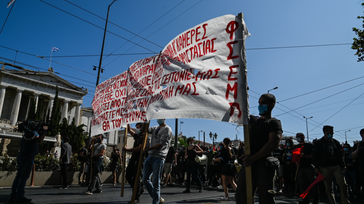 Κίνηση στους δρόμους: Συλλαλητήριο στα Προπύλαια - Πού έχει μποτιλιάρισμα στο κέντρο
