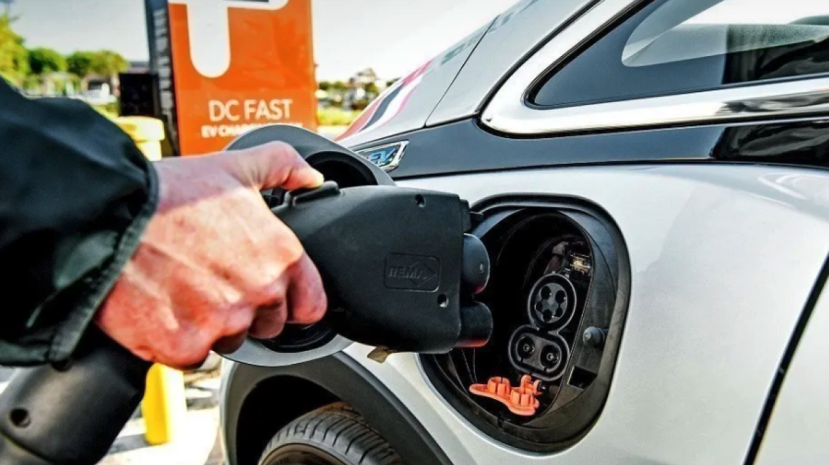 ΕΕ: Έρχονται πρόσθετοι φόροι για ηλεκτρικά; 