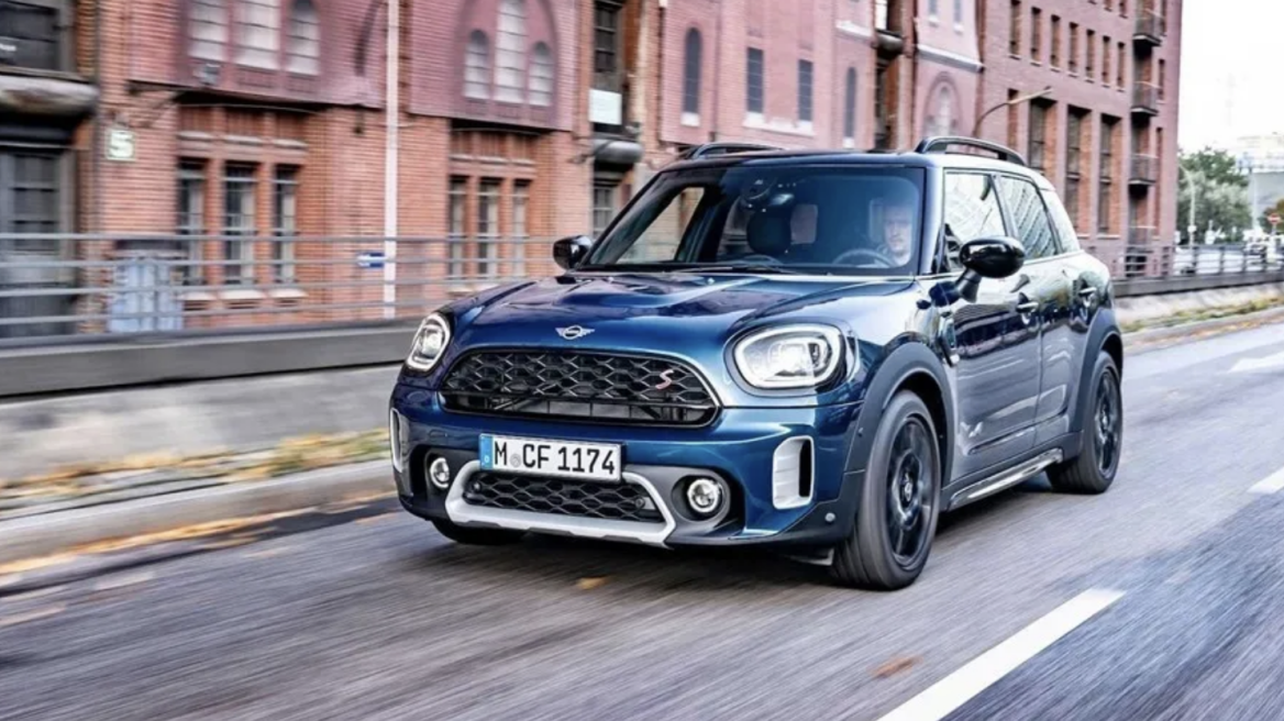 Μύκονος: Θρίλερ με καμένο Mini Countryman...