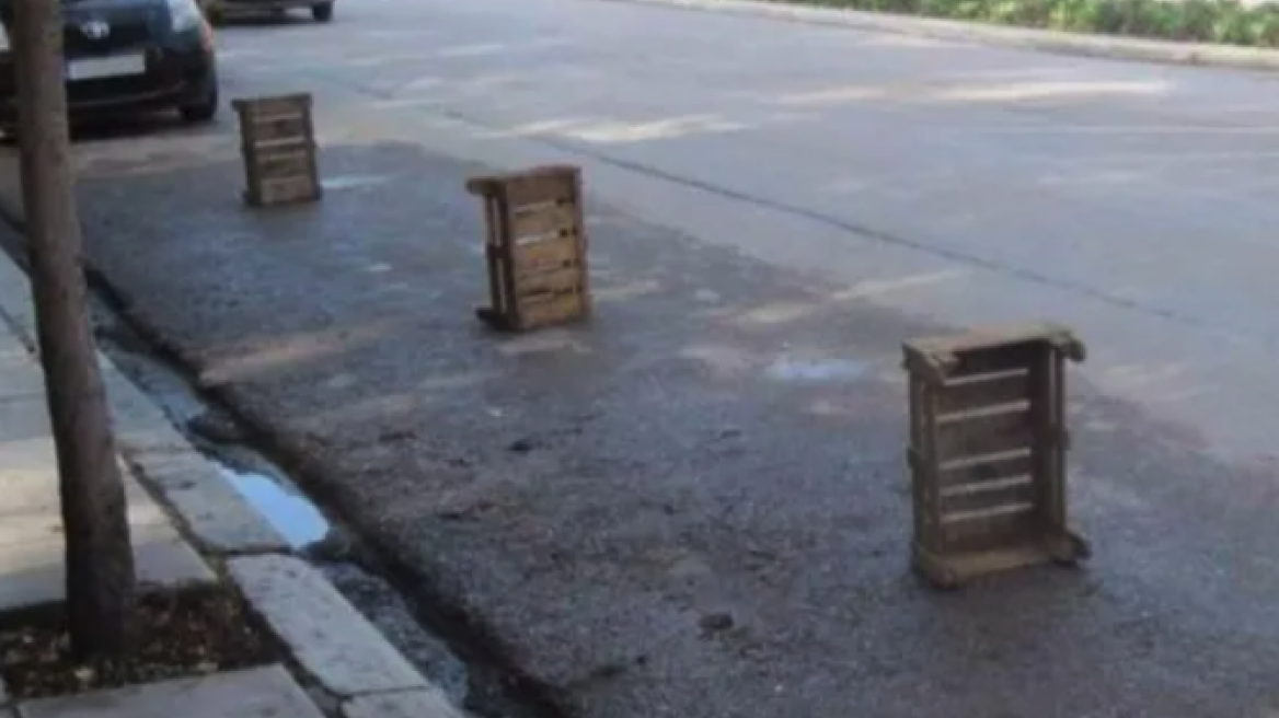 Τέλος οι καρέκλες και τα καφάσια για… πάρκινγκ – Βαριά πρόστιμα!