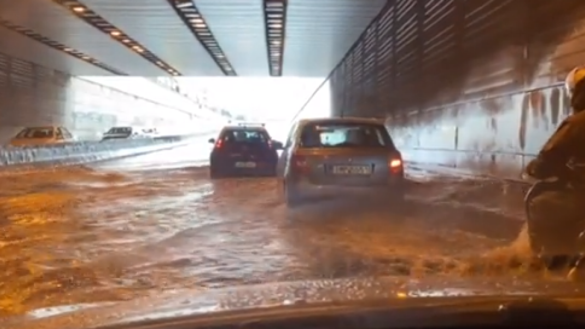 Κακοκαιρία «Μπάλλος»: Πλημμύρισαν δρόμοι στην Αττική, πού έχει διακοπεί η κυκλοφορία