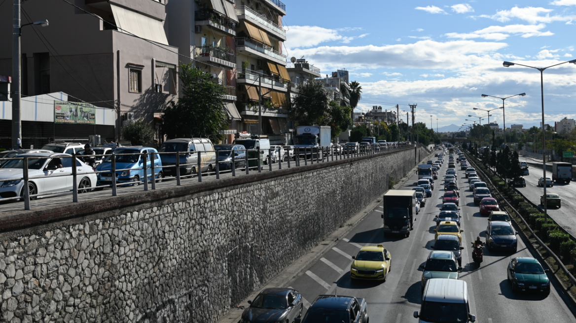 Κίνηση στους δρόμους: Συνεχίζονται οι καθυστερήσεις στο ύψος του Κηφισού 