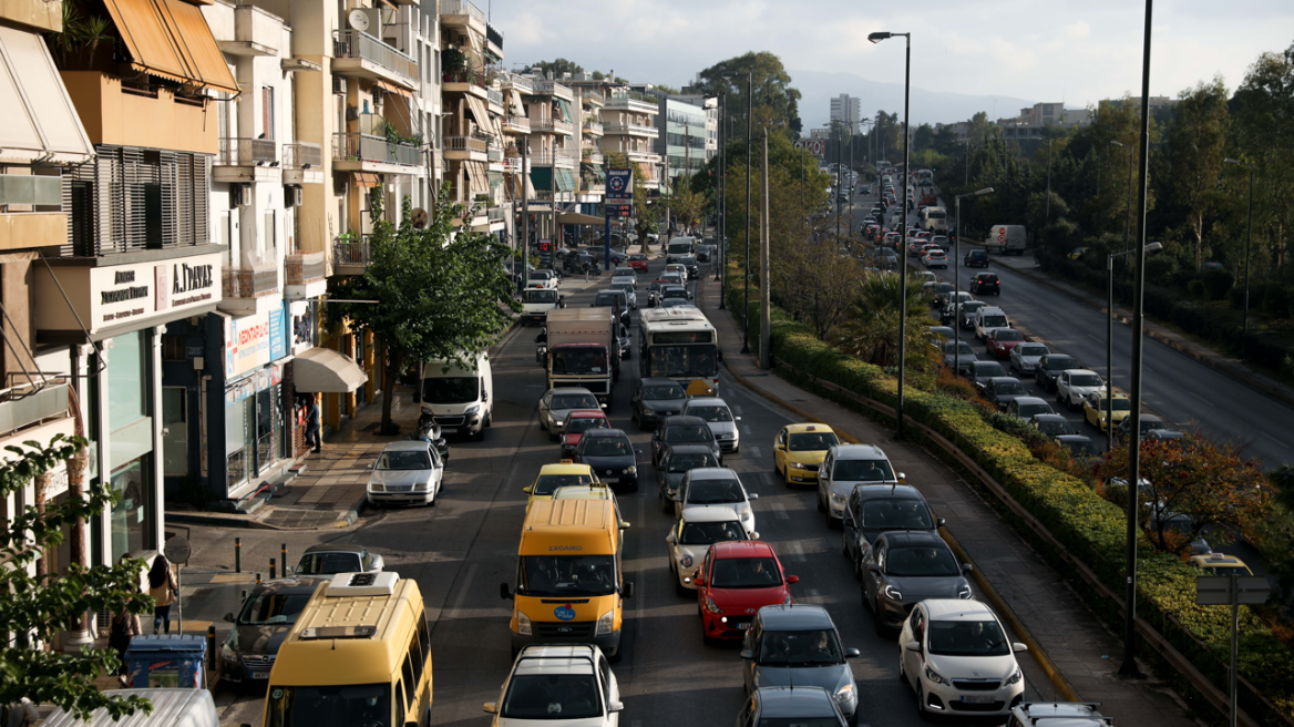 Κίνηση στους δρόμους: Μποτιλιάρισμα σε Κηφισό, Κηφισίας και κέντρο - Live εικόνα