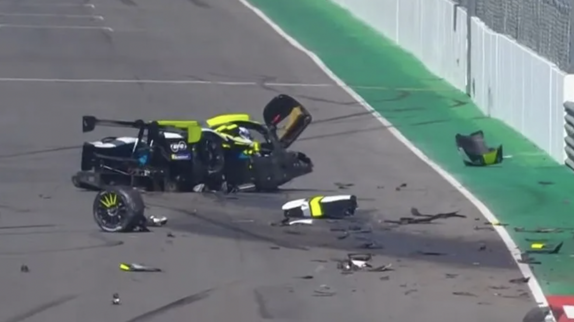 Τρομακτικό ατύχημα για Ελληνα οδηγό αγώνων (video)