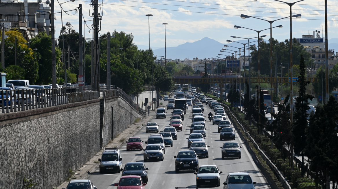 Κίνηση στους δρόμους: Μποτιλιάρισμα τώρα στην Εθνική Οδό Αθηνών - Λαμίας, μποτιλιάρισμα και στο κέντρο
