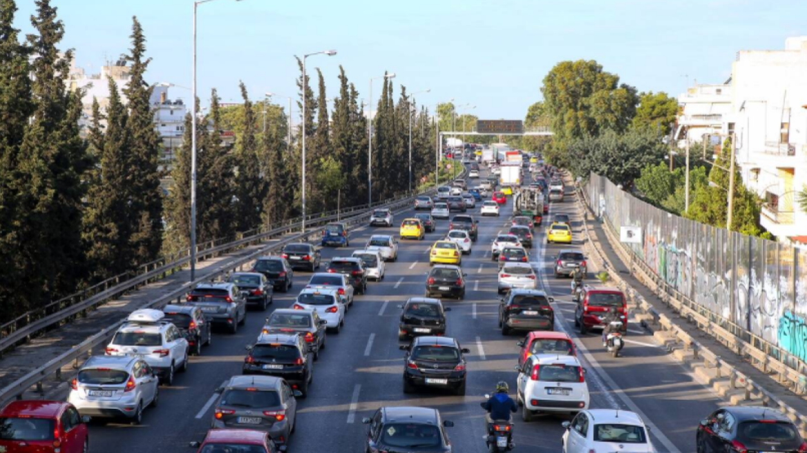 Κίνηση στους δρόμους: Μποτιλιάρισμα στην Αθηνών - Λαμίας στο ύψος της Μεταμόρφωσης, πού έχει κίνηση τώρα στο κέντρο