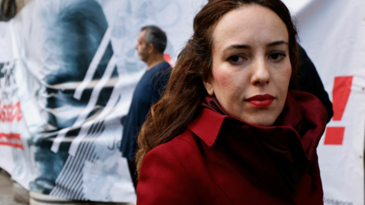 Οι αρχές της Βρετανίας επιτρέπουν εντέλει στον Ασάνζ να παντρευτεί τη σύντροφό του στη φυλακή