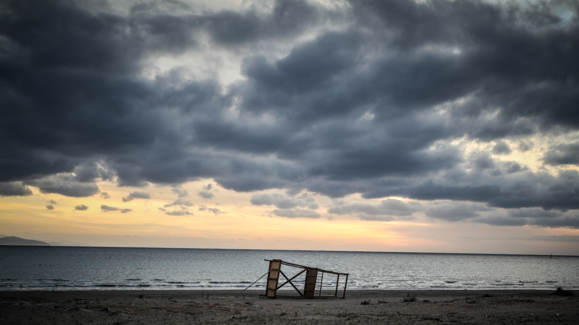 Καιρός: Τοπικές βροχές και μικρή πτώση της θερμοκρασίας το Σάββατο, κακοκαιρία Κυριακή και Δευτέρα με καταιγίδες 