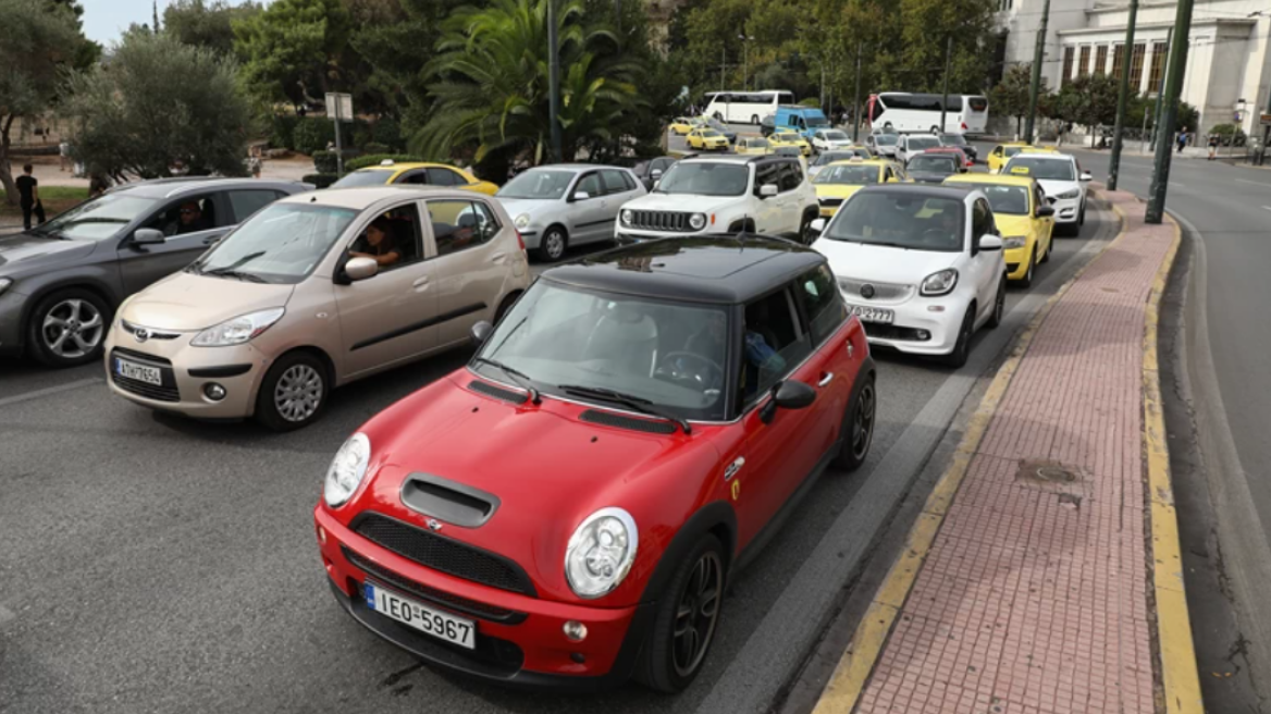 Κίνηση στους δρόμους: Μποτιλιάρισμα τώρα επί της Κηφισίας - Κυκλοφοριακές ρυθμίσεις ενόψει των εορτασμών για την επέτειο του Πολυτεχνείου