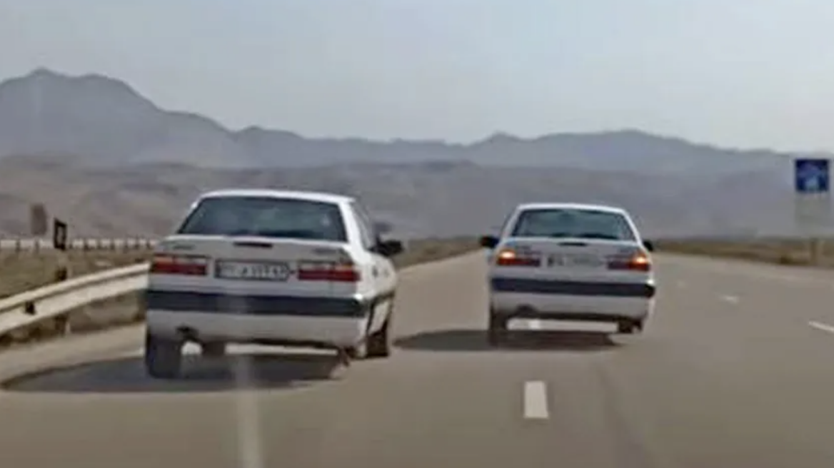 Απίστευτο: Δυο Citroen με 200 χλμ/ώρα σε τρεις ρόδες (+video)