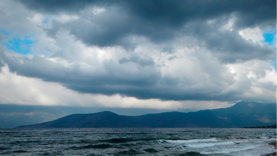 Καιρός σήμερα: Παροδικές βροχές και τοπικές καταιγίδες - Ποιες περιοχές θα επηρεαστούν
