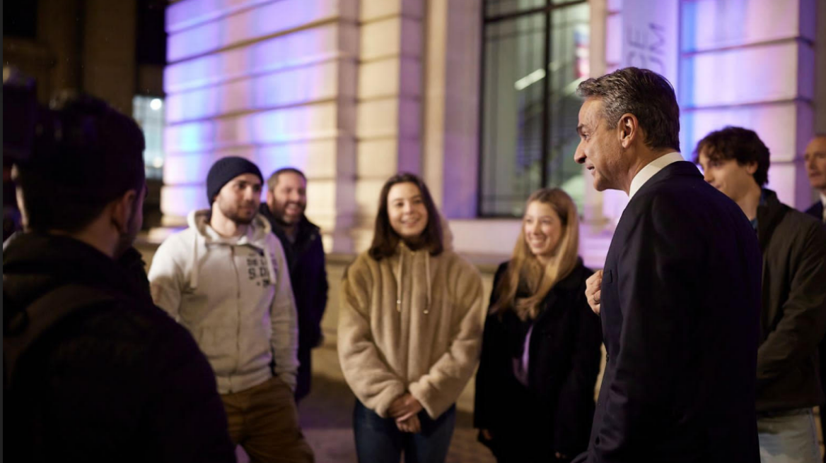 Μητσοτάκης σε Έλληνες του Λονδίνου: Στις εκλογές του 2023 θα ψηφίσετε από τον μόνιμο τόπο κατοικίας σας