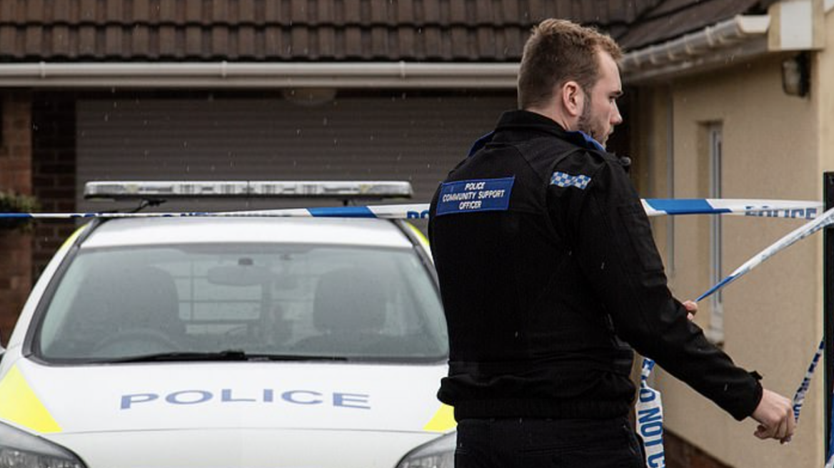 Σκότωσε τον άντρα της και ζητούσε ατάραχη από τους αστυνομικούς το παλτό της