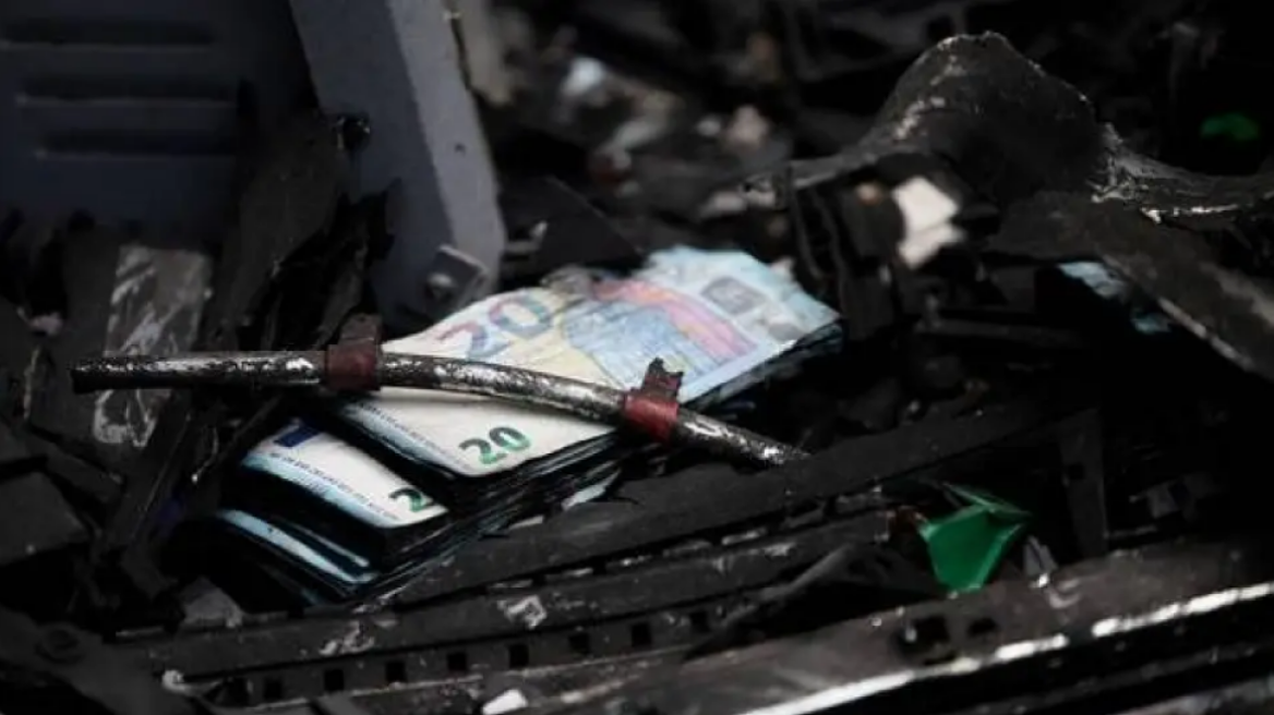 Ημαθία: Βρήκαν καμένο το αυτοκίνητο των βομβιστών του ΑΤΜ στη Μελίκη