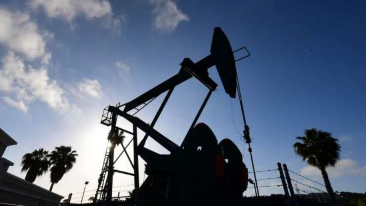 Μειώνονται σήμερα οι τιμές του πετρελαίου - Παραμένει πάνω από 82 δολάρια το Μπρεντ