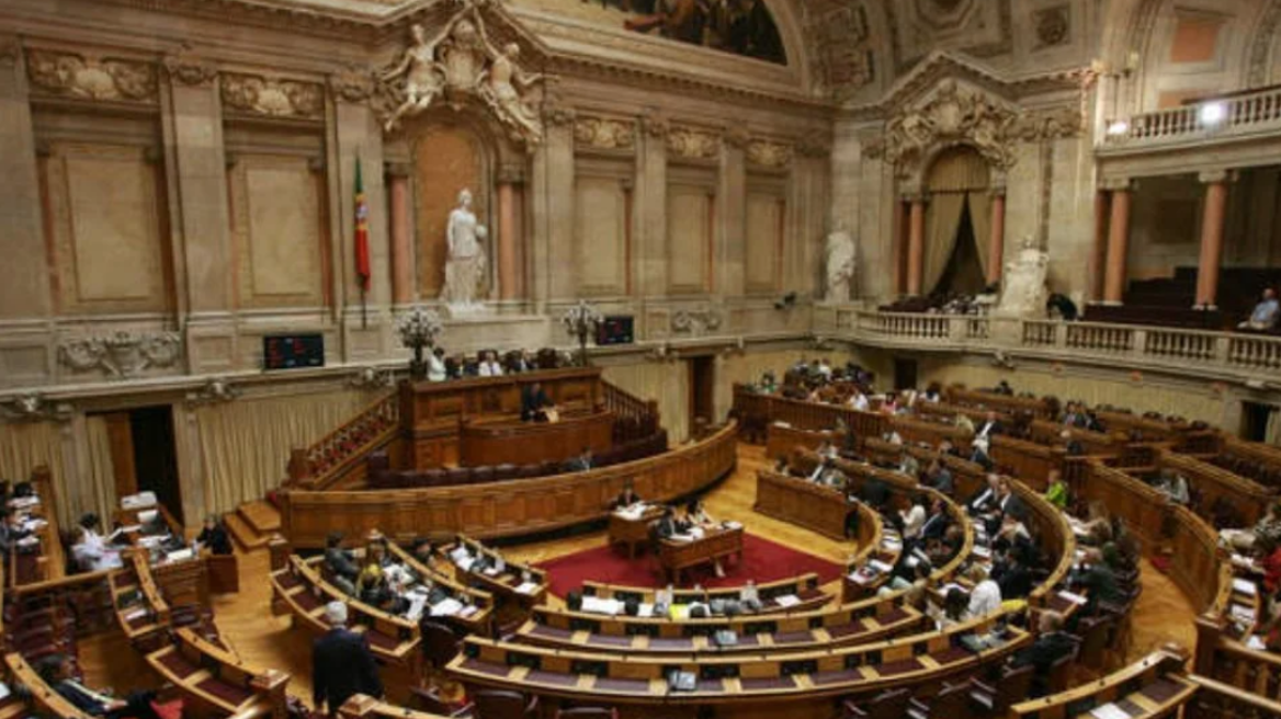 Πρόωρες εκλογές στην Πορτογαλία: Το αντιπολιτευόμενο Σοσιαλδημοκρατικό Κόμμα εκλέγει σήμερα τον πρόεδρό του