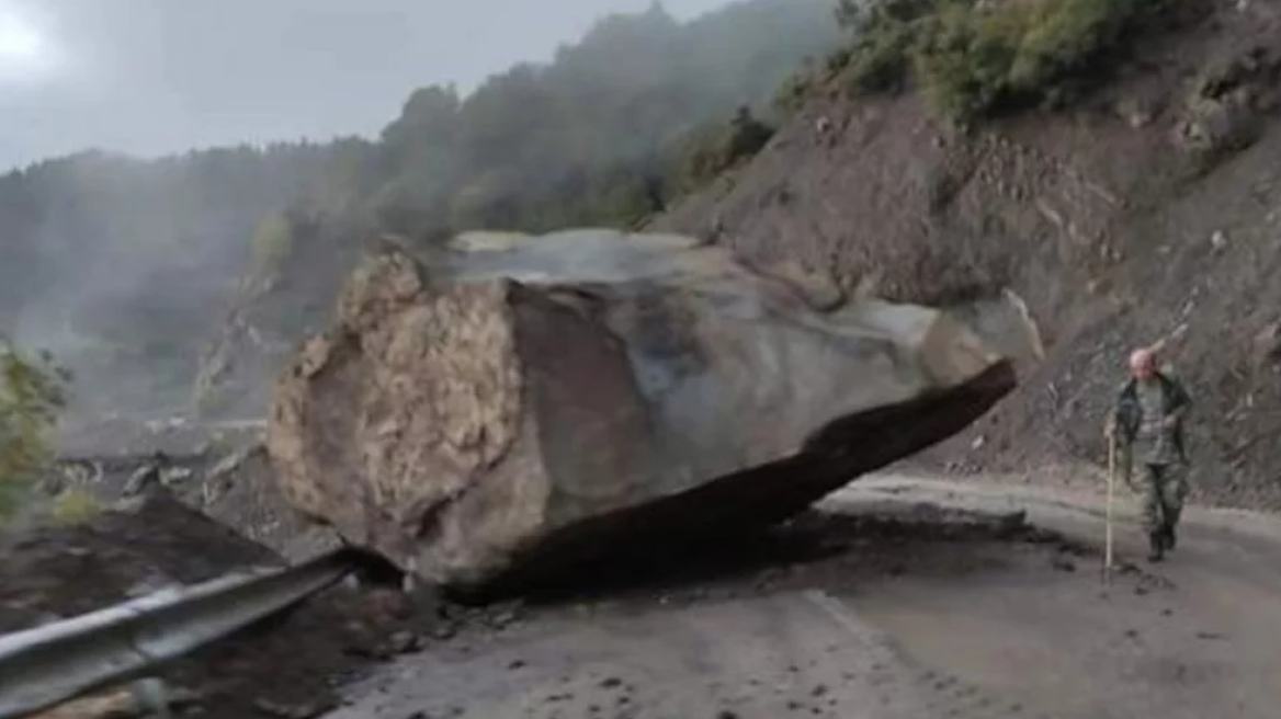 Νέα μεγάλη κατολίσθηση στα Άγραφα Ευρυτανίας, αποκλεισμένοι για δεύτερη μέρα οι κάτοικοι οικισμού