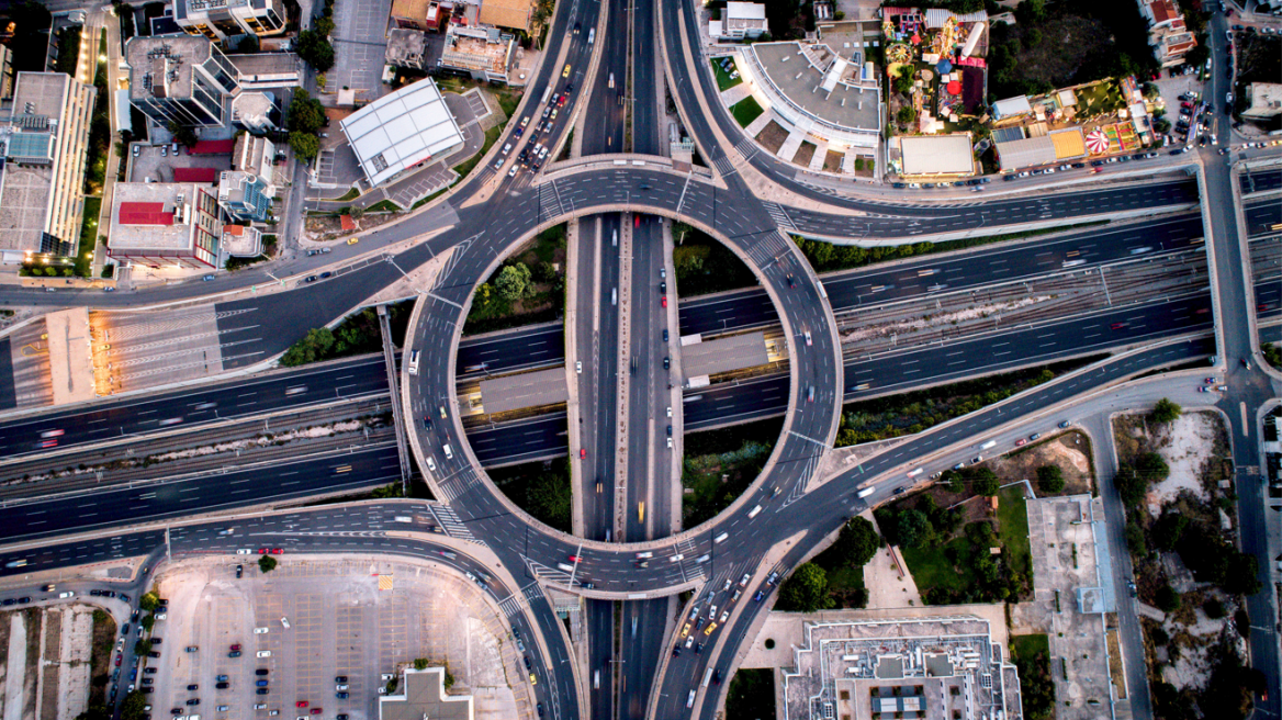Κίνηση στους δρόμους: Πού έχει μποτιλιάρισμα τώρα στην Αθήνα, χαμηλές ταχύτητες στην Αττική Οδό  