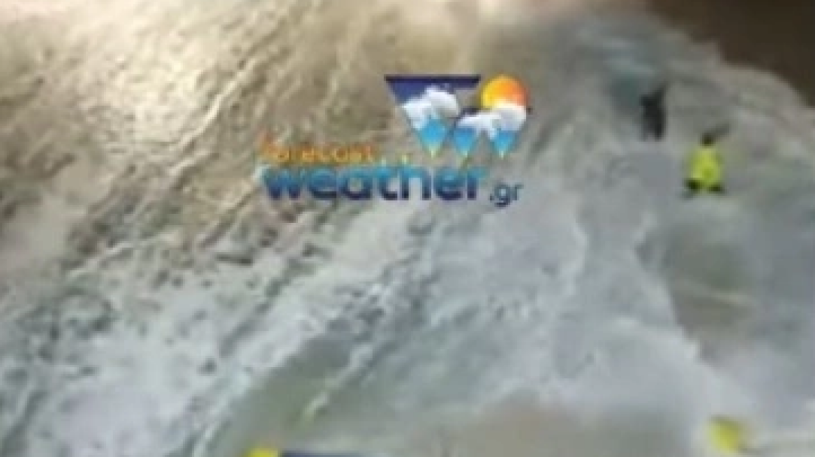 «Μάχη» στο λιμάνι της Σικίνου, με 9 μποφόρ έδεσε πλοίο ενώ κινδύνευσαν και οι καβοδέτες - Δείτε βίντεο 