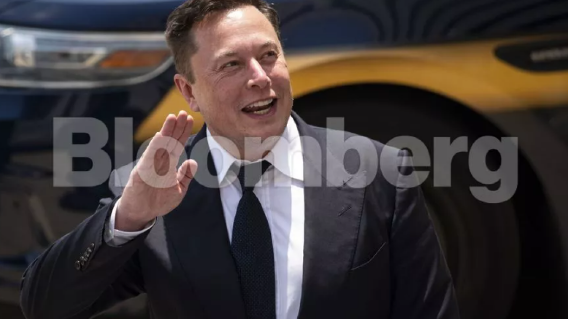 Έλον Μασκ: «Ψαλιδίζει» το μερίδιό του στην Tesla και σκέφτεται να γίνει… influencer