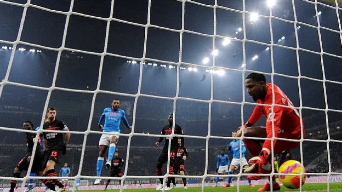 Serie A, Μίλαν-Νάπολι 0-1: Ζωντανοί στη... μάχη τίτλου οι «παρτενοπέι» - Δείτε το γκολ
