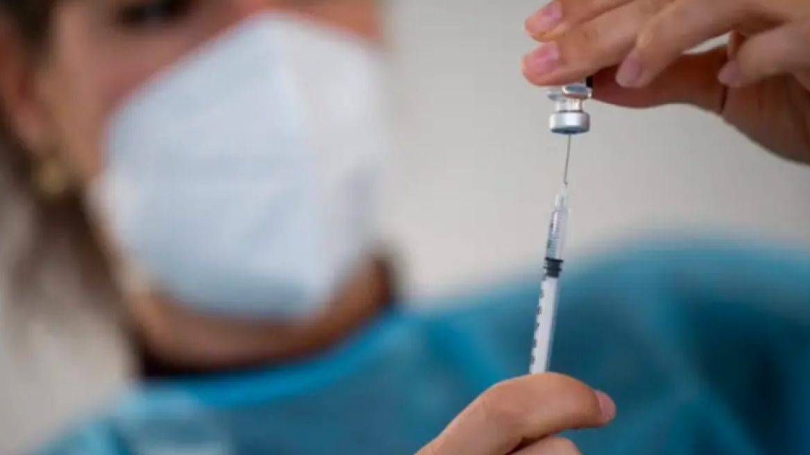 Βασιλακόπουλος: Ποιοι πρέπει να εμβολιαστούν για τον κορωνοϊό