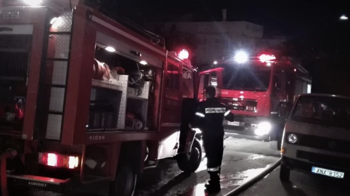 Πυρκαγιά σε διαμέρισμα στη Θεσσαλονίκη, κινδύνευσε ηλικιωμένη 