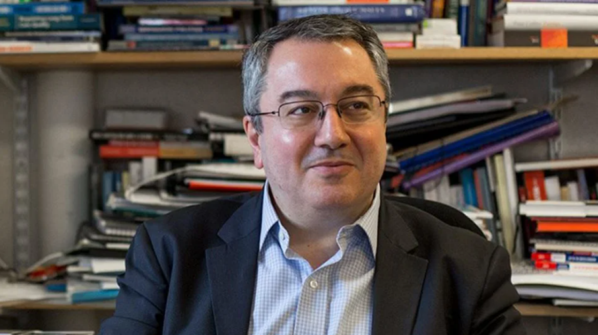 Ηλίας Μόσιαλος: Χρειαζόμαστε πλέον καλύτερα εμβόλια κατά του κορωνοϊού