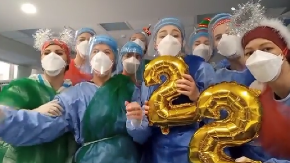 Δείτε πώς άλλαξαν χρονιά μέσα σε μια ΜΕΘ-Covid