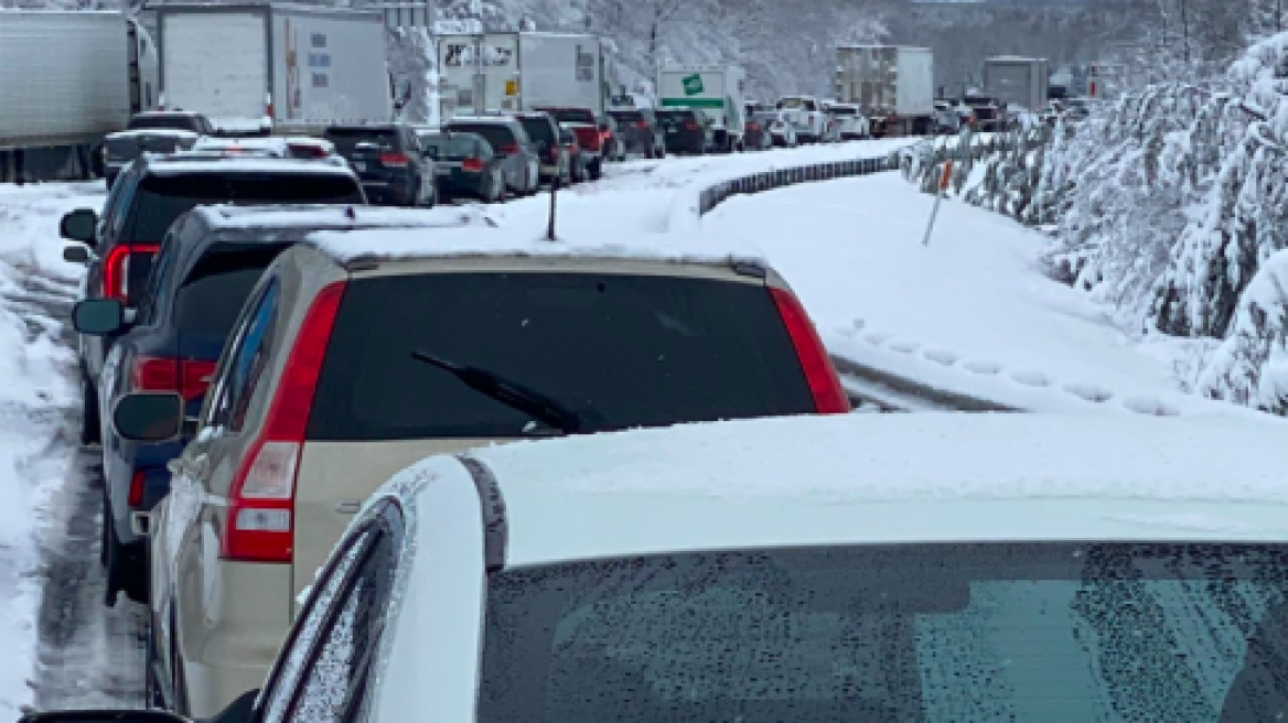 ΗΠΑ: Eγκλωβισμένος οδηγός στη Βιρτζίνια άφησε το αυτοκίνητό του για να βγάλει βόλτα το σκύλο του 