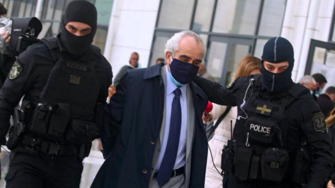 Δίκη «ψευτογιατρού»: Συνταγή με βότανα και τσάι για μητέρα και κόρη με καρκίνο αξίας 52.000 ευρώ έδωσε o Dr Kontos