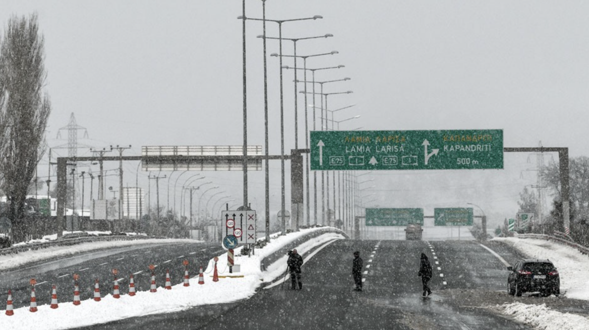 Παγωμένοι δρόμοι: Τα SOS προς οδηγούς και πεζούς