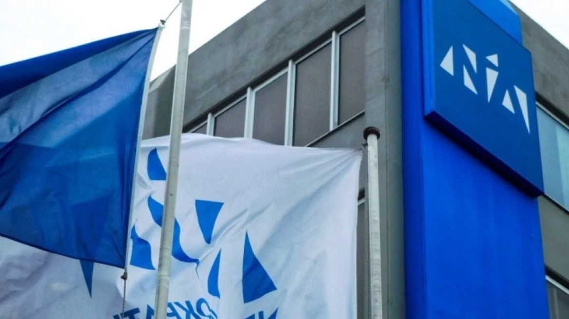 ΝΔ κατά Ανδρουλάκη: Πώς συμβιβάζονται το «ναι» στην πρόταση μομφής και το «όχι» στις εκλογές; 