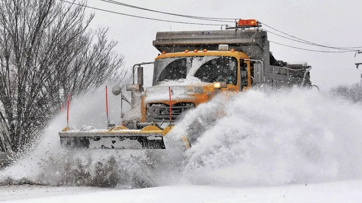 Απίστευτο Video: Εκχιονιστικό "τσάκισε" 47 οχήματα - 12 οι τραυματίες