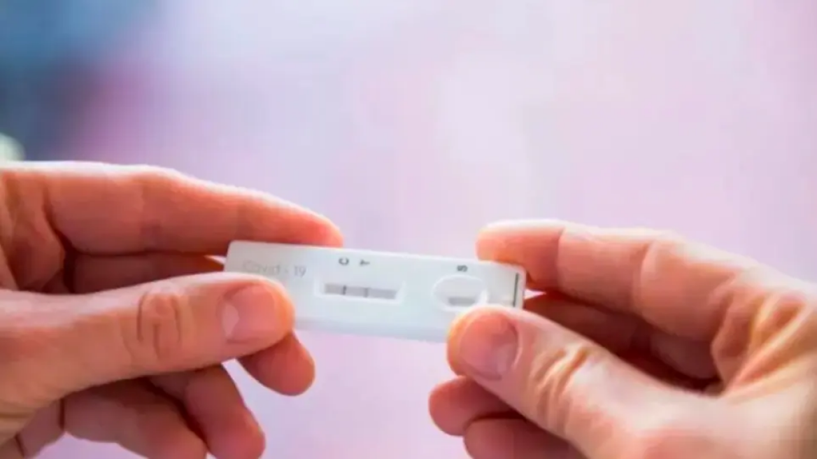 Κορωνοϊός – Omicron: Το φθηνό τεστ που ανιχνεύει τη μετάλλαξη σε 30 λεπτά