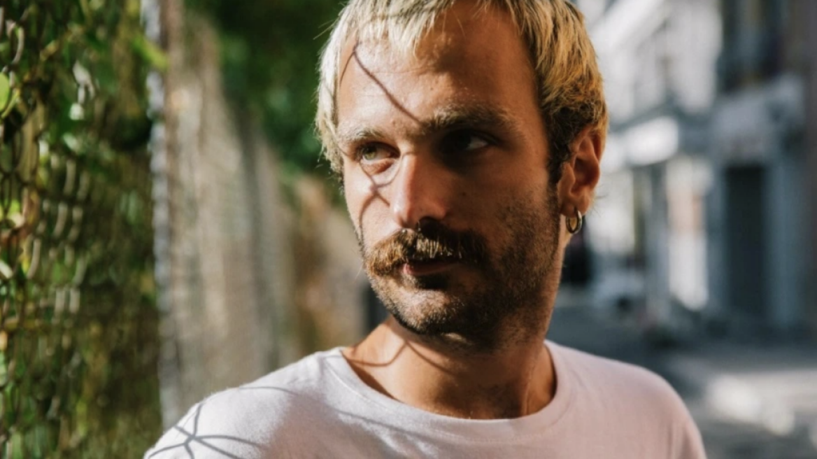 Όταν ο Ηλίας Γκιώνης εμφανίστηκε στην Πάνια ως μαθητής Λυκείου: «Οι γονείς φοβούνταν μην κάνω γκέι τα παιδιά τους»