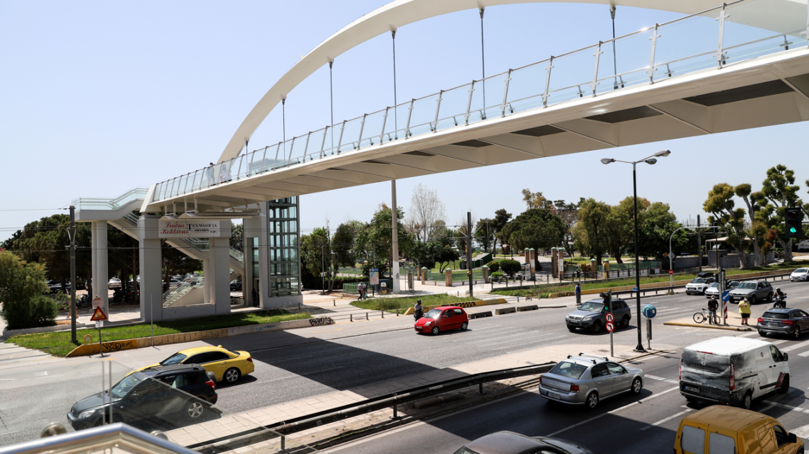 Κίνηση στους δρόμους: Πού θα βρείτε μποτιλιάρισμα τώρα, ομαλοποιήθηκε η κυκλοφορία επί της λεωφόρου Ποσειδώνος