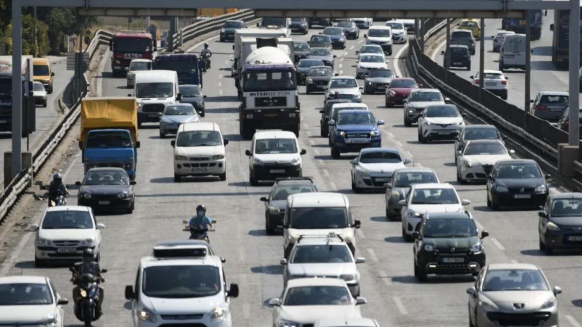 Πόσα αυτοκίνητα θα βγούν αύριο στους Ελληνικούς δρόμους; 