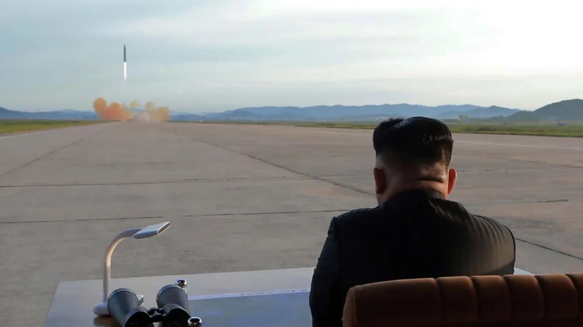 Βόρεια Κορέα: Έκανε δοκιμή του πυραύλου Hwasong-12  - Δείτε φωτογραφίες