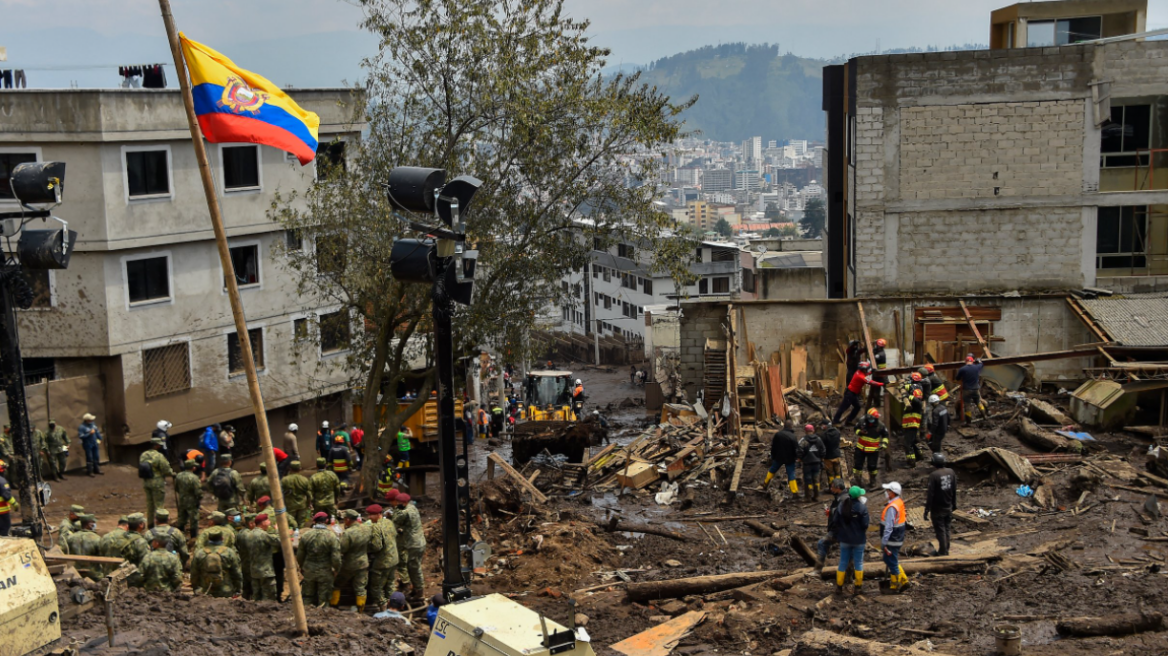 Πλημμύρες στον Ισημερινό: Τουλάχιστον 27 νεκροί, 53 τραυματίες και ανυπολόγιστες καταστροφές - Δείτε βίντεο