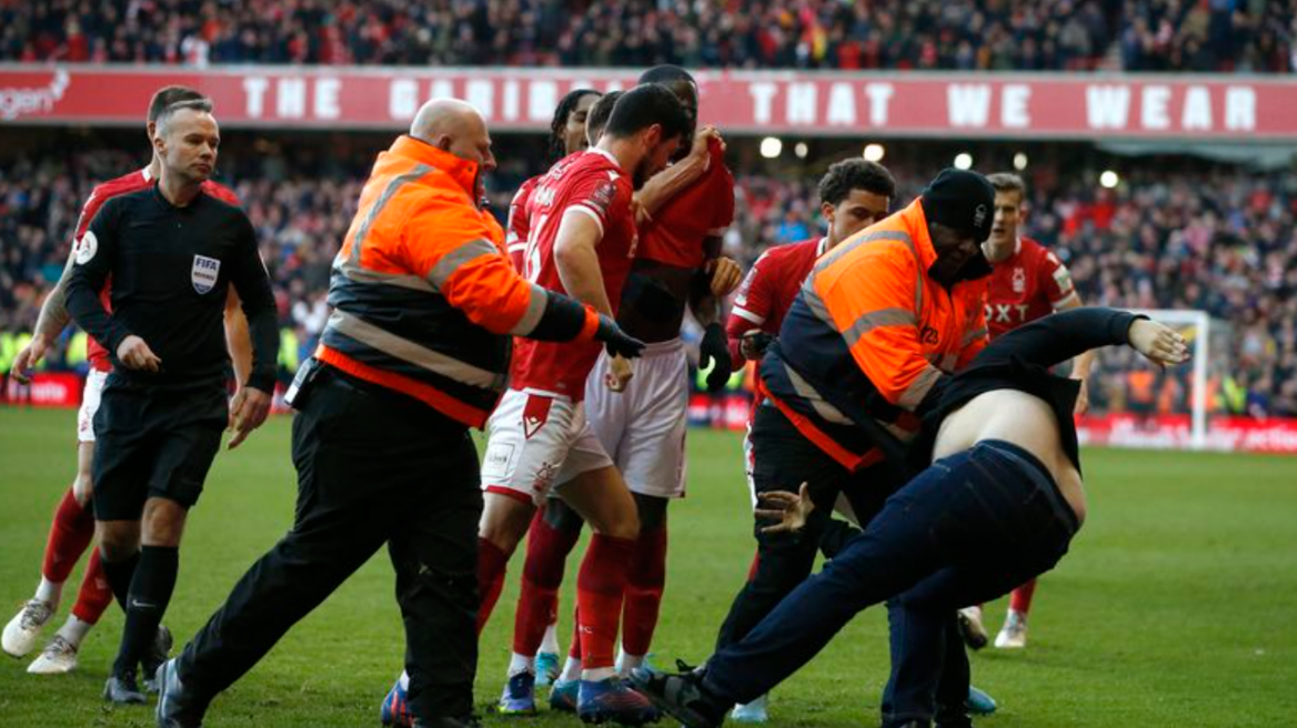 Λέστερ:  Επέβαλε ισόβιο αποκλεισμό στον οπαδό που επιτέθηκε στους παίκτες της Νότιγχαμ Φόρεστ