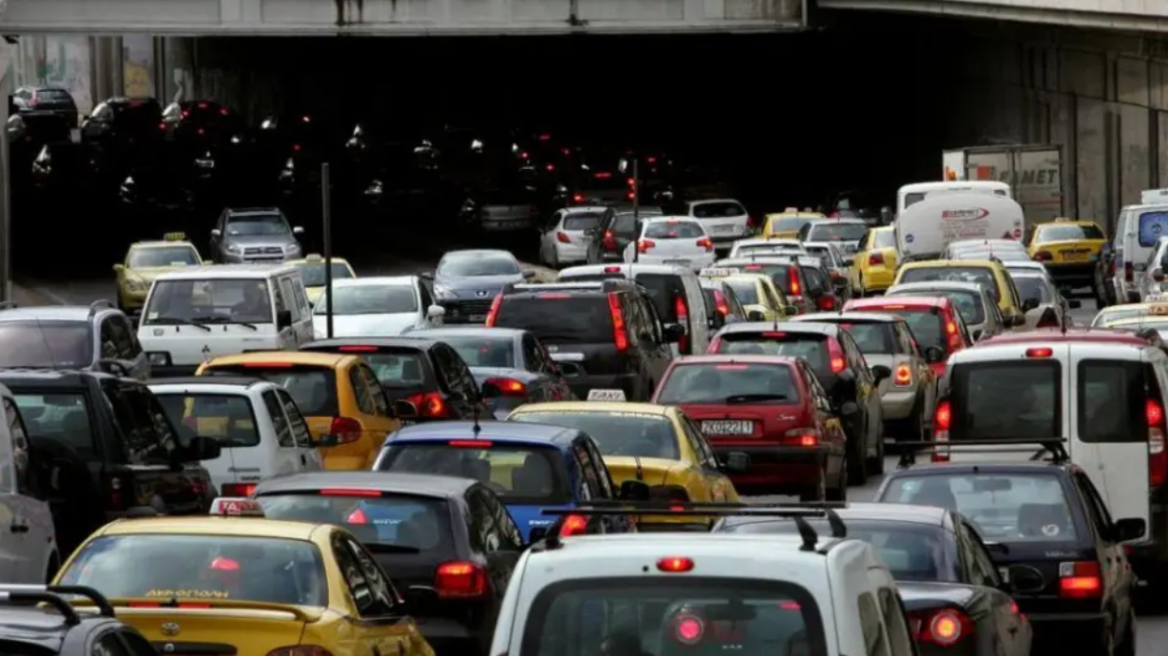 Κίνηση στους δρόμους: Μποτιλιάρισμα τώρα σε Κηφισό, Αττική Οδό