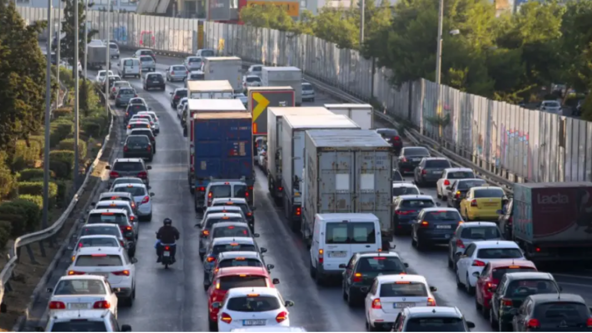 Κίνηση στους δρόμους: Μποτιλιάρισμα σε Κηφισό, Αττική Οδό και Κηφισίας 