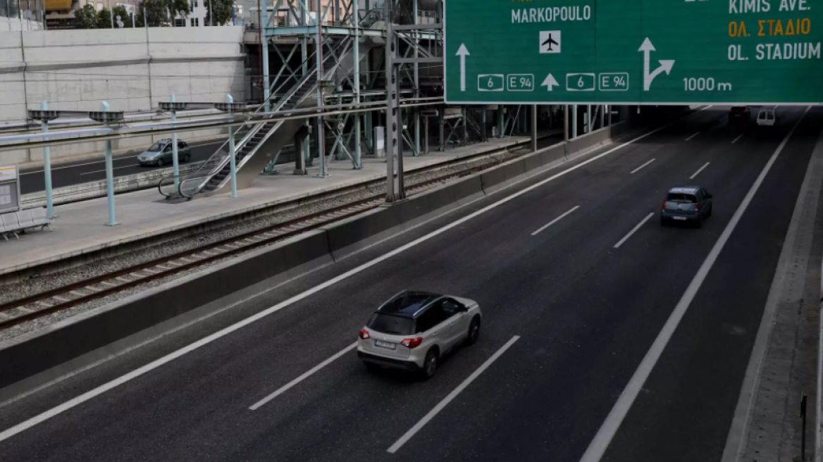 Κίνηση στους δρόμους: Σύγκρουση οχημάτων «φράκαρε» την Αττική Οδό, ομαλοποιήθηκε η κυκλοφορία 
